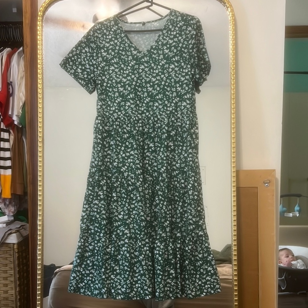 Green V-Neck Short Sleeve Midi Sundress